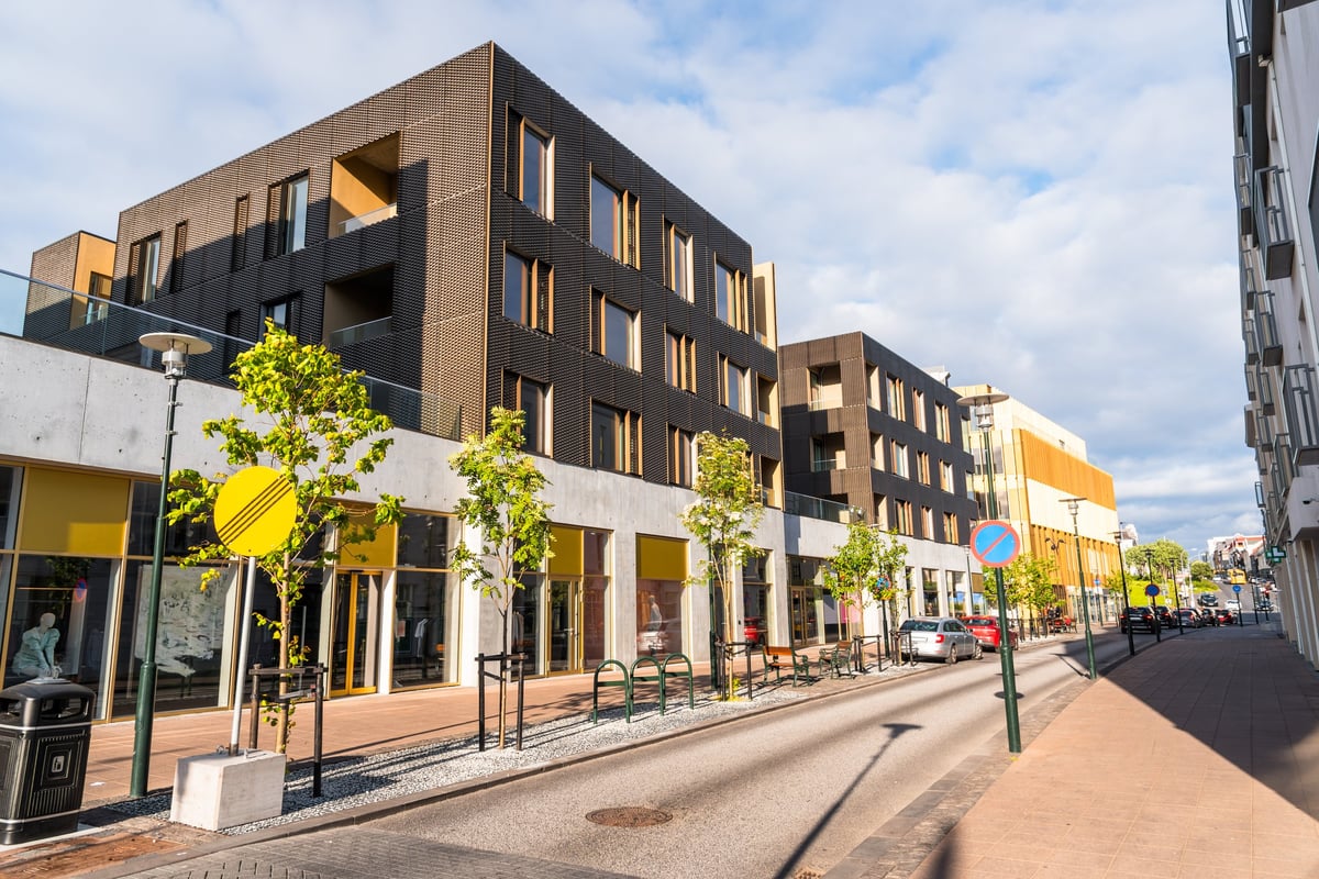 Mixed use retail and residential building